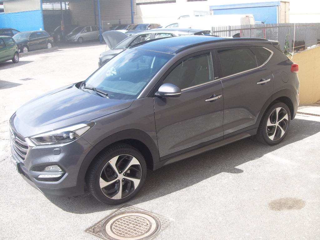 HYUNDAI TUCSON 2.0 DCI 4X4 CON TETTO APRIBILE - Clicca l'immagine per chiudere