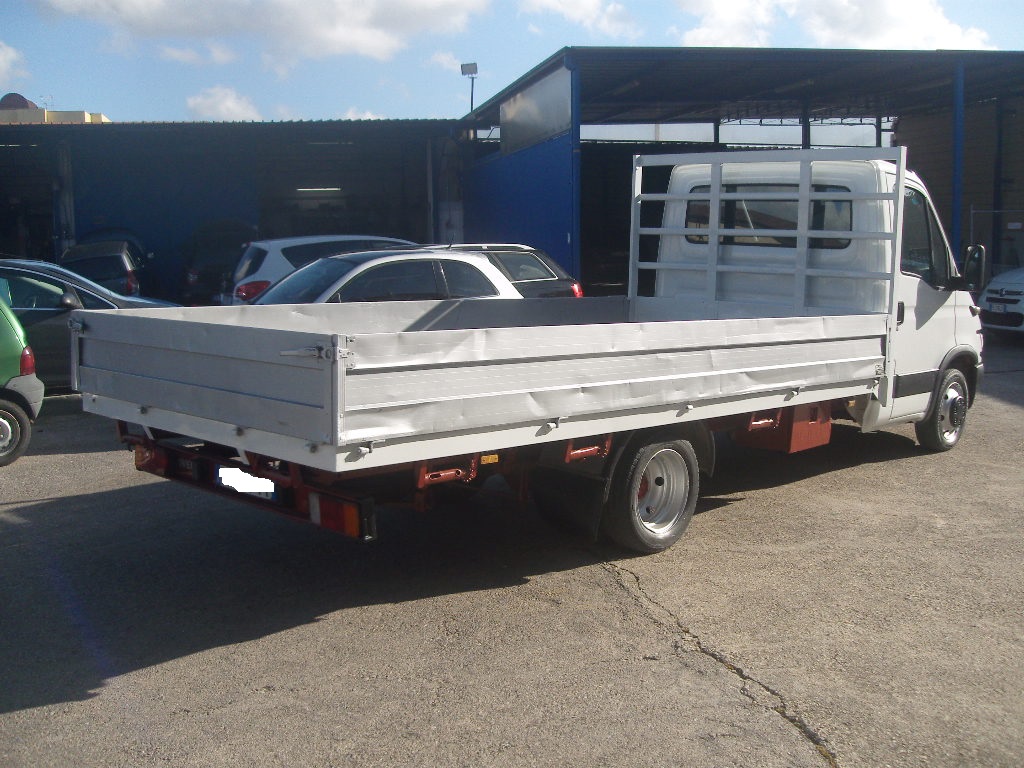 IVECO DAILY 35 C11 CASSONATO