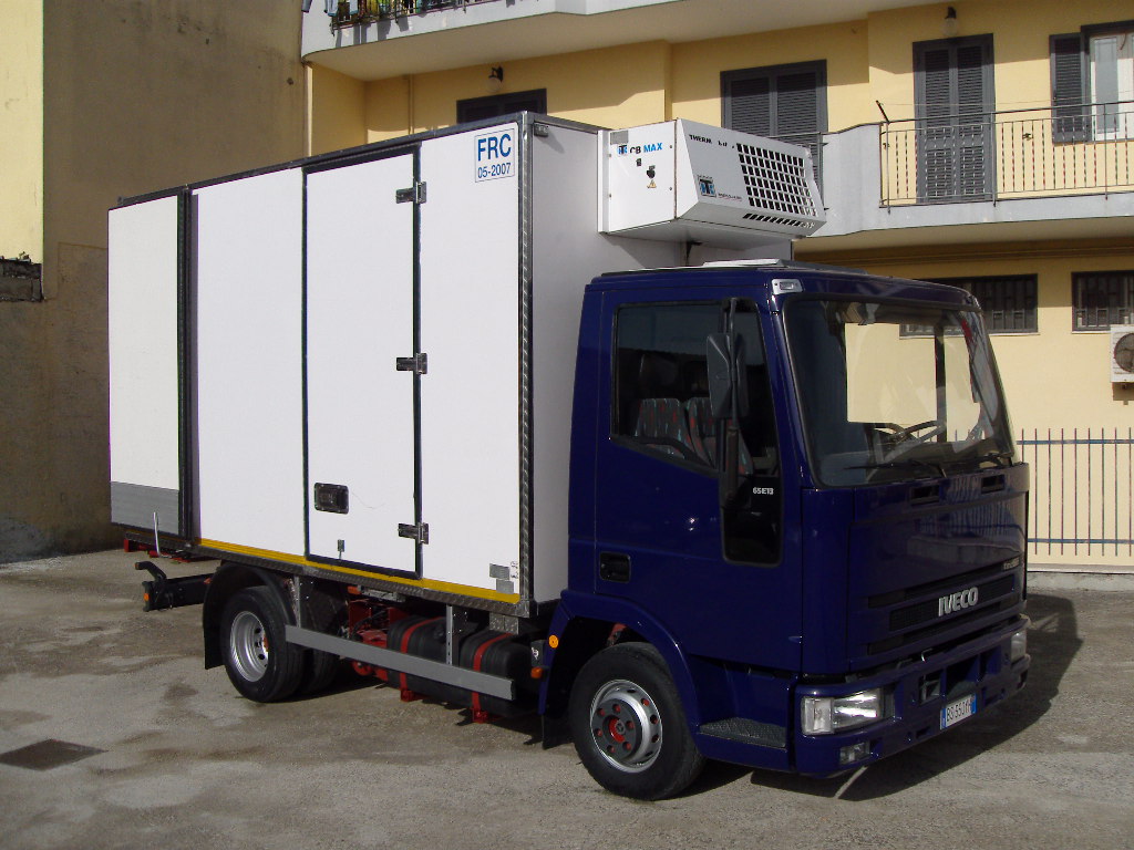 EUROCARGO 65E13 CON FRIGO E PARETINA